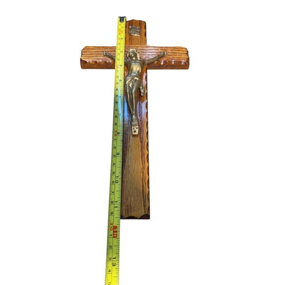 Crucifix With Brass Jesus Christ Figure & INRI Plaque Wooden Wall HANGING - Picture 8 of 10